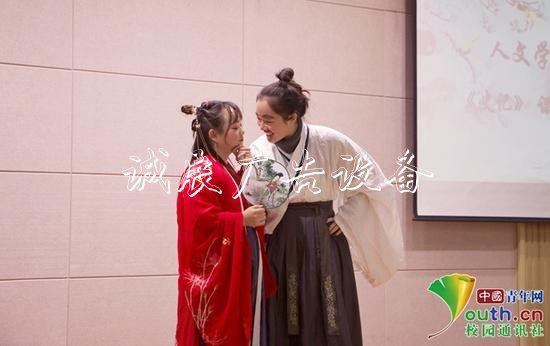 圖為《史記》課堂劇表演現(xiàn)場。受訪者供圖