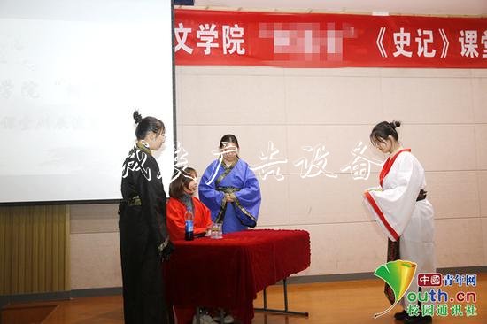 圖為《史記》課堂劇表演現(xiàn)場。受訪者供圖