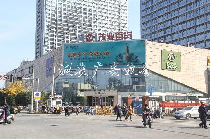 四特酒全方位戶外廣告滾動式燈箱投放，品牌傳播觸達全國