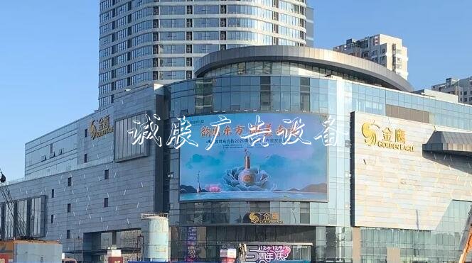 四特酒全方位戶外廣告滾動式燈箱投放，品牌傳播觸達全國