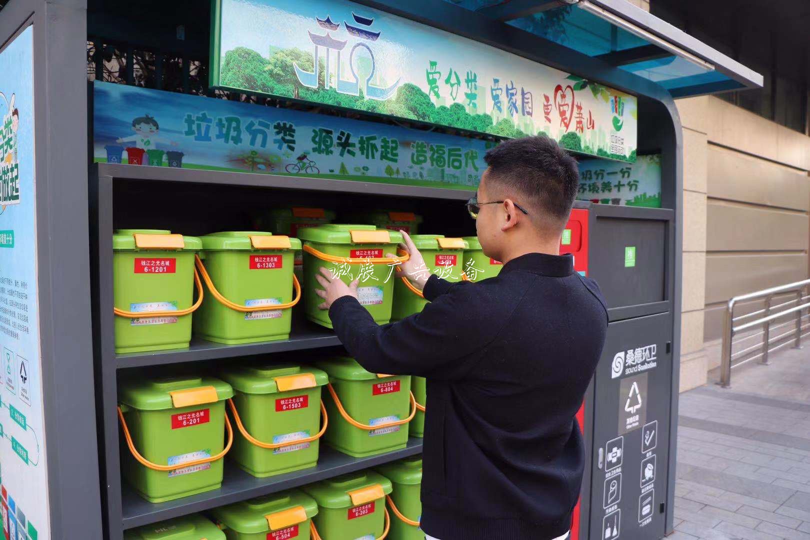 讓垃圾分類不再繁瑣廣告垃圾箱 蕭山探索垃圾分類“新路子