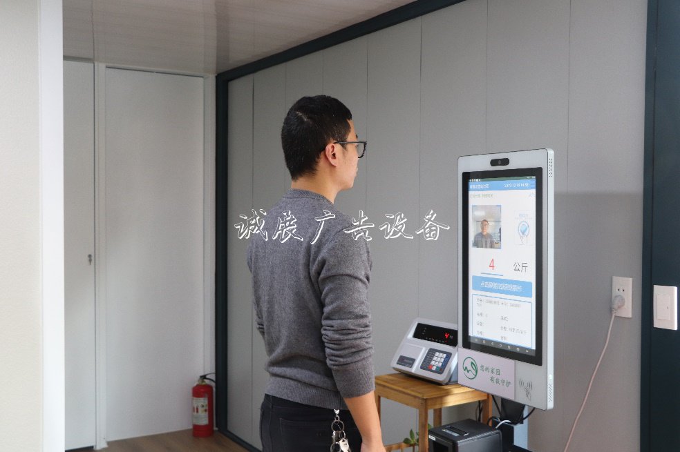 讓垃圾分類不再繁瑣廣告垃圾箱 蕭山探索垃圾分類“新路子