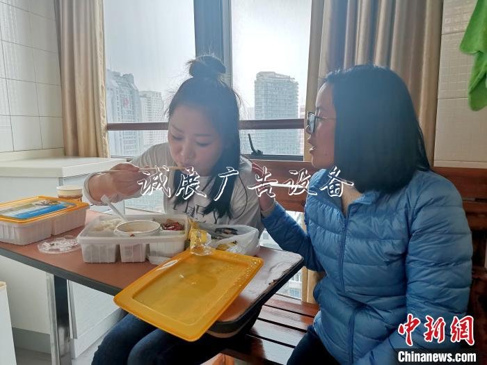 母親為16歲少年捐造垃圾分類(lèi)亭血干細(xì)胞 2個(gè)月增肥18斤