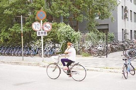 此前出現(xiàn)在無名路上的“葛宇路”路牌。