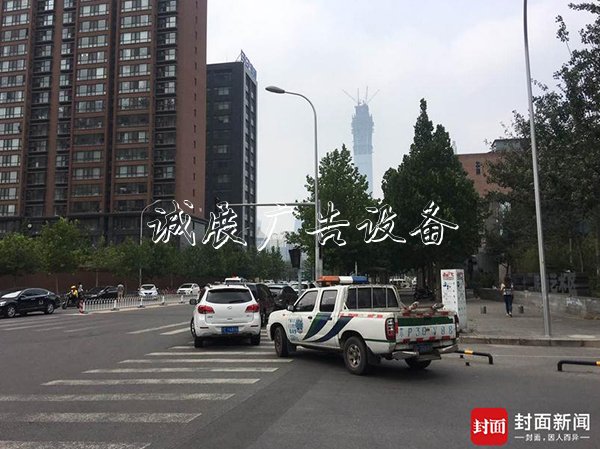 “葛宇路”路牌被拆廣告燈箱 街道負(fù)責(zé)人：將追責(zé)當(dāng)事人