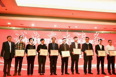 當(dāng)薄膜太陽能不只是“綠色發(fā)路燈燈箱電機(jī)”！漢能還可以“變”出什么？