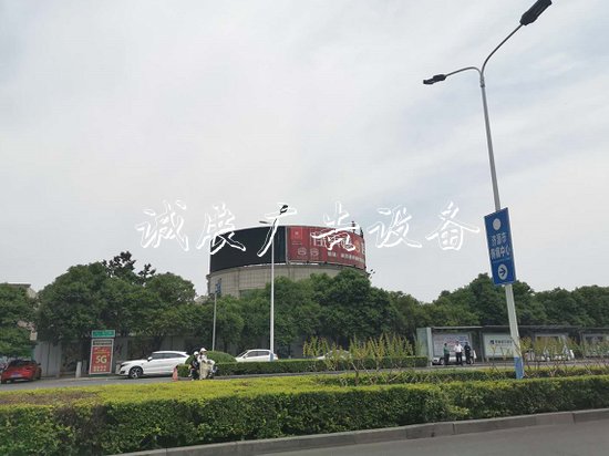 有手續(xù)沒(méi)手續(xù)一起拆？濟(jì)宣傳欄廠家源擬拆除所有戶(hù)外廣告惹爭(zhēng)議
