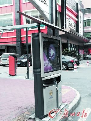 廣州太陽(yáng)能垃圾桶上崗路燈燈箱啦！丟入垃圾就能自動(dòng)壓