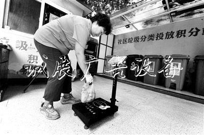 北京將研究制定垃圾運(yùn)社區(qū)宣傳欄輸車輛標(biāo)準(zhǔn) 運(yùn)輸車顏色將