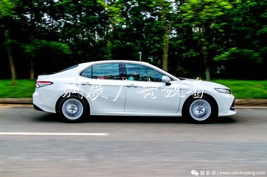 凱美瑞2.0L首試：入指路牌門車型中的實(shí)力擔(dān)當(dāng)