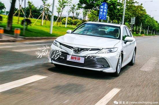 凱美瑞2.0L首試：入指路牌門車型中的實(shí)力擔(dān)當(dāng)