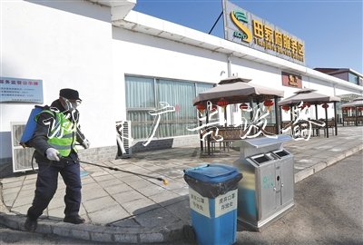 多場(chǎng)所設(shè)廢棄宣傳欄口罩專(zhuān)用垃圾桶