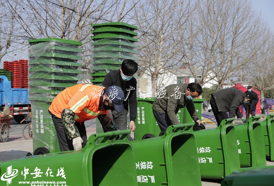 安徽肥西:優(yōu)化鄉(xiāng)村環(huán)閱報(bào)欄燈箱境 分類垃圾桶換新裝【組