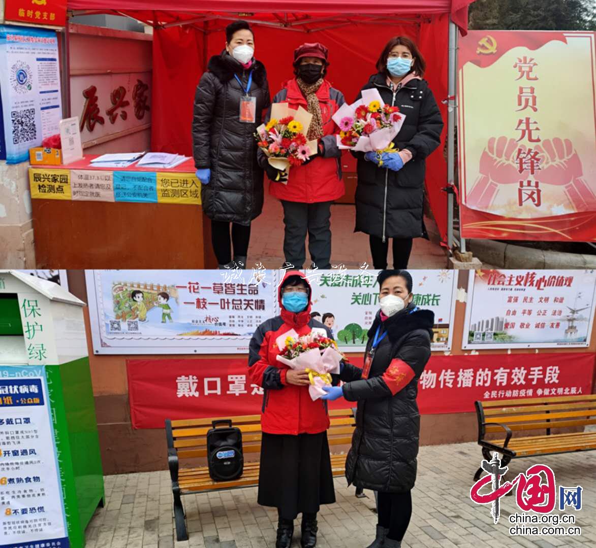 柔肩亦擔(dān)重任，巾幗不讓須廣告燈箱眉——辰興家園社區(qū)巾幗在行動