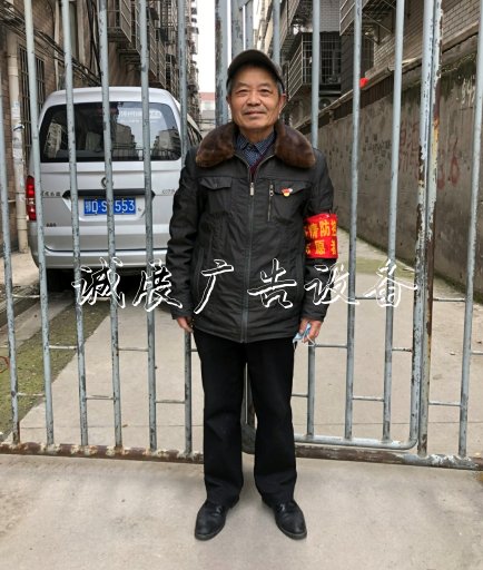 御河社區(qū)：退休不燈箱褪色 戰(zhàn)“疫”勇?lián)?dāng)