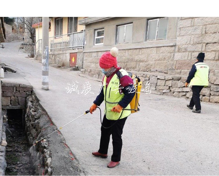 “嚴(yán)”字防控不馬虎指路牌燈箱 王哥莊黃泥崖社區(qū)暖心保障