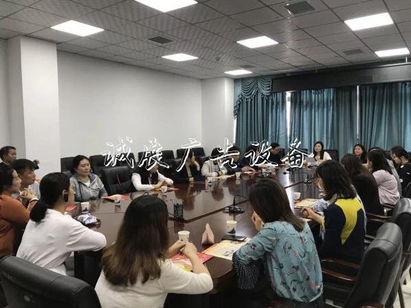 周至縣直機關(guān)工委到縣行政審批服務(wù)宣傳欄廠家局開展機關(guān)黨建“互查、互評、互學(xué)、互促”活動