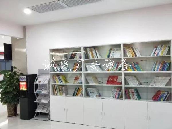 周至縣直機關(guān)工委到縣行政審批服務(wù)宣傳欄廠家局開展機關(guān)黨建“互查、互評、互學(xué)、互促”活動