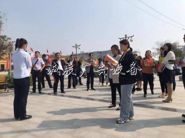 周至縣直機關(guān)工委到縣行政審批服務(wù)宣傳欄廠家局開展機關(guān)黨建“互查、互評、互學(xué)、互促”活動