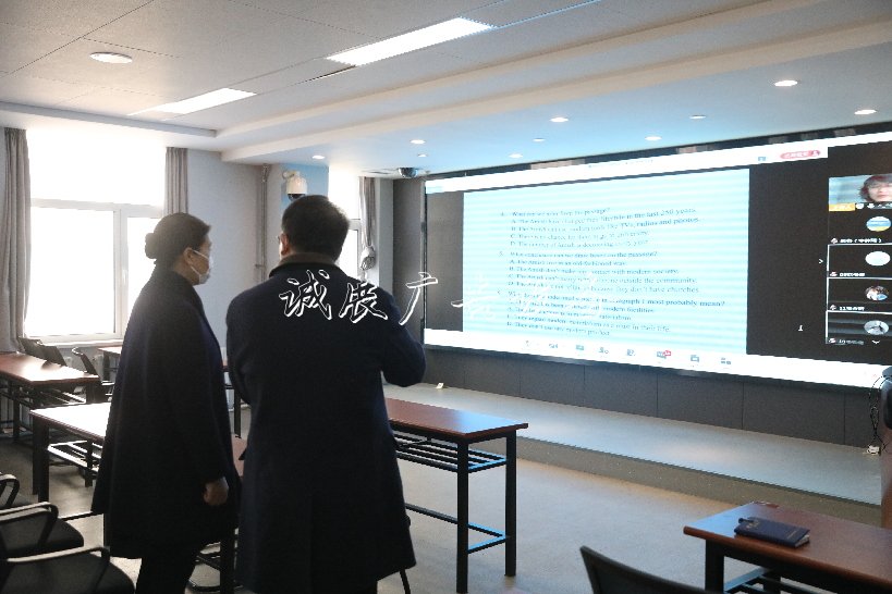 吉林省教育廳廳長李曉宣傳欄杰深入長春外國語學(xué)校調(diào)