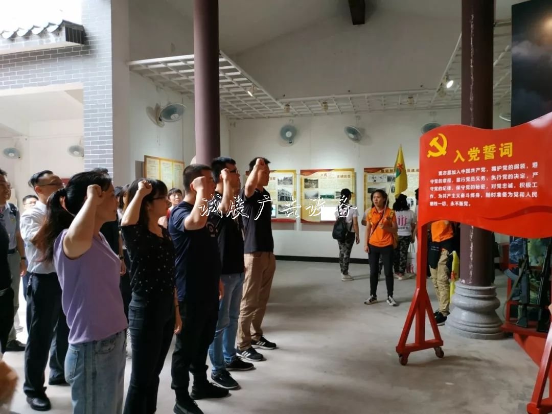 江門市社會(huì)組織黨委社區(qū)宣傳欄舉辦“七一”黨建活動(dòng)