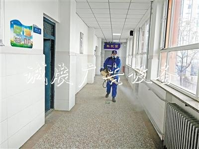 各學(xué)校準(zhǔn)備好了分類垃圾亭 初三今日開(kāi)課！