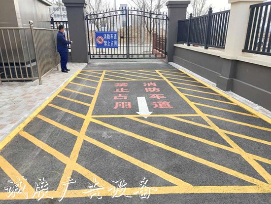 阜新市消防救援支隊彰武大隊消路牌防宣傳進社區(qū)確保“生命通道”安全暢通