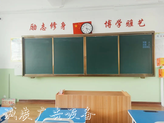 “凈”待復課學子歸 鄭州北燈箱大新世紀實驗學校校園衛(wèi)生大掃除