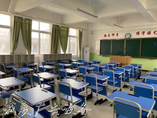 “凈”待復課學子歸 鄭州北燈箱大新世紀實驗學校校園衛(wèi)生大掃除