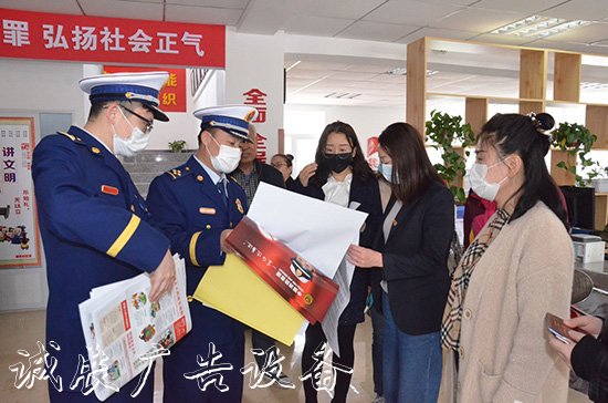 營口市消防救援支隊多措并宣傳欄廠家舉深入開展消防宣傳“進社區(qū)”