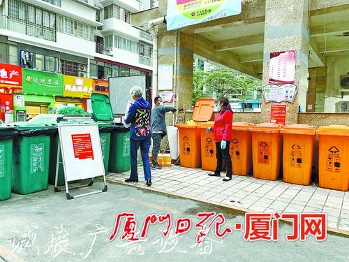 廈門積極推進(jìn)愛國衛(wèi)生閱報欄燈箱運(yùn)動 街巷社區(qū)加力“美顏