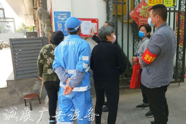 清平街道警情聯(lián)動通宣傳欄燈箱報，為社區(qū)安全保駕護航