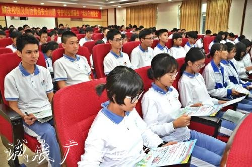  廣東省中山市開展“食品閱報(bào)欄燈箱安全與消費(fèi)維權(quán)進(jìn)校園”系列活動