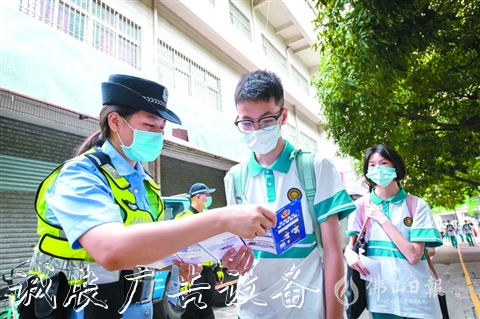 重啟校園生活 宣傳欄24.4萬(wàn)名學(xué)子返校復(fù)學(xué)