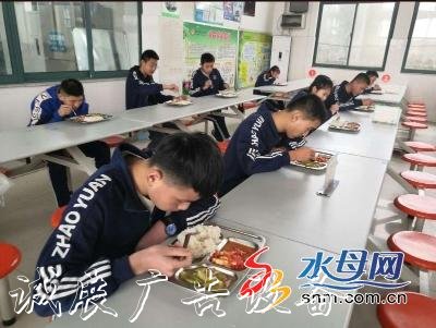 招遠(yuǎn)市周家莊子滾動廣告燈箱學(xué)校喜迎學(xué)子歸來