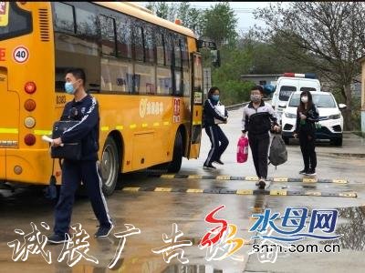 招遠(yuǎn)市周家莊子滾動廣告燈箱學(xué)校喜迎學(xué)子歸來