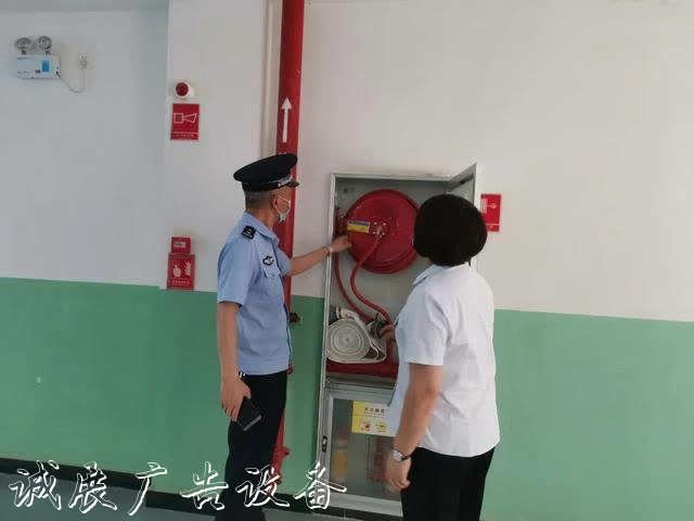 【治庸·鐵軍】“后浪路牌”返校，社區(qū)民警助學(xué)忙