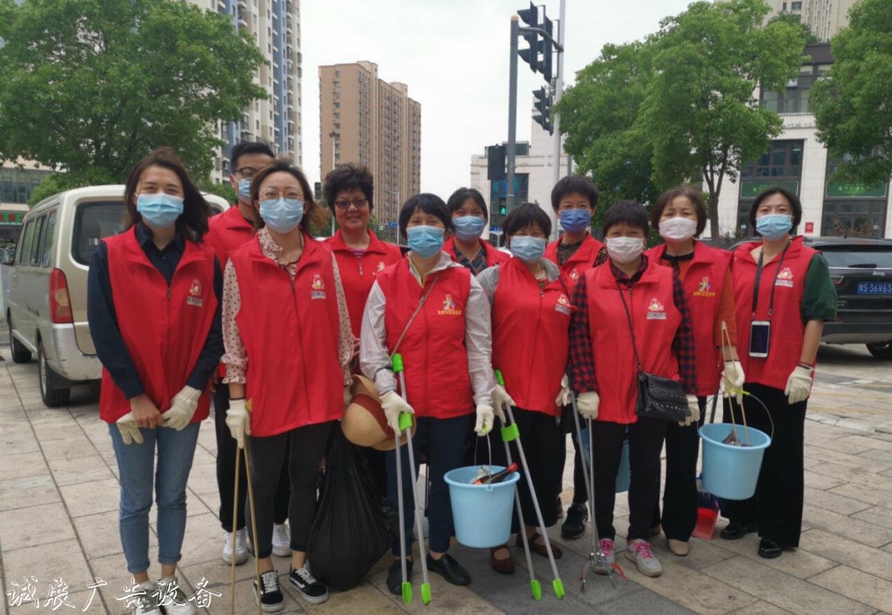 趙巷鎮(zhèn)龍御社區(qū)：三大整廣告燈箱多少錢一個治“清凈亮”，垃圾分類促提升