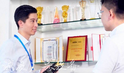 百姓網(wǎng)優(yōu)秀代理商：宣傳欄5年業(yè)績暴增20倍，90后詮釋“