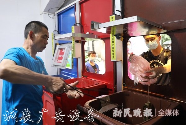 垃圾箱細(xì)節(jié)取勝收運(yùn)車(chē)太陽(yáng)能垃圾桶自動(dòng)稱(chēng)重 這里的垃圾分類(lèi)