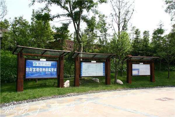 戶外燈箱廣告牌