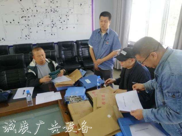 自治區(qū)第二輪滾動(dòng)式檢查組黨建宣傳欄對(duì)根河市特種設(shè)備進(jìn)行安全檢查