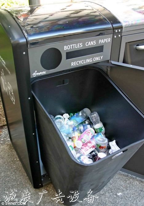 英試驗(yàn)太陽能垃圾桶 可自動(dòng)對(duì)垃圾進(jìn)行壓縮