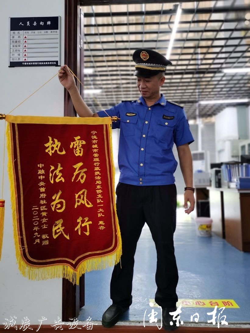 擾民的7米燈箱廣宣傳欄廠家告，終于拆了！