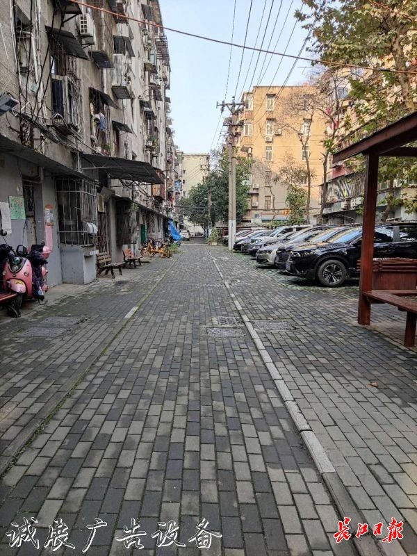 69個垃圾桶變成10個垃廣告垃圾箱圾分類投放亭，老舊小區(qū)環(huán)