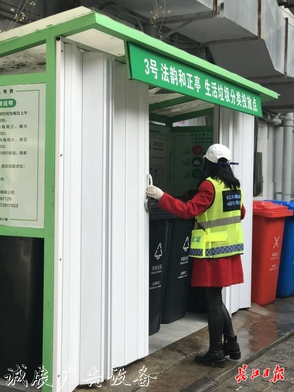 69個垃圾桶變成10個垃廣告垃圾箱圾分類投放亭，老舊小區(qū)環(huán)