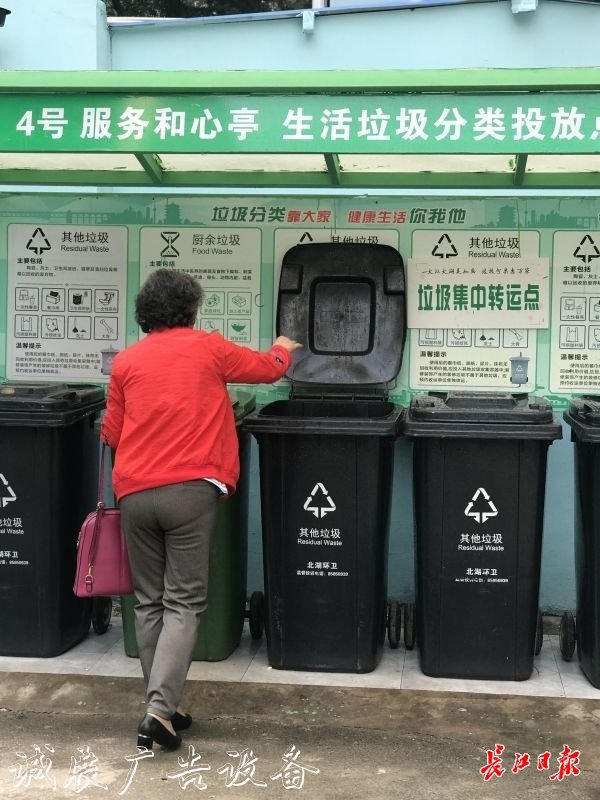 69個垃圾桶變成10個垃廣告垃圾箱圾分類投放亭，老舊小區(qū)環(huán)