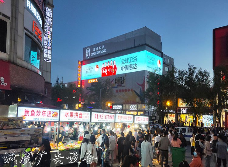 解析山西太原性價比高閱報欄燈箱的市區(qū)戶外樓頂廣告牌匯