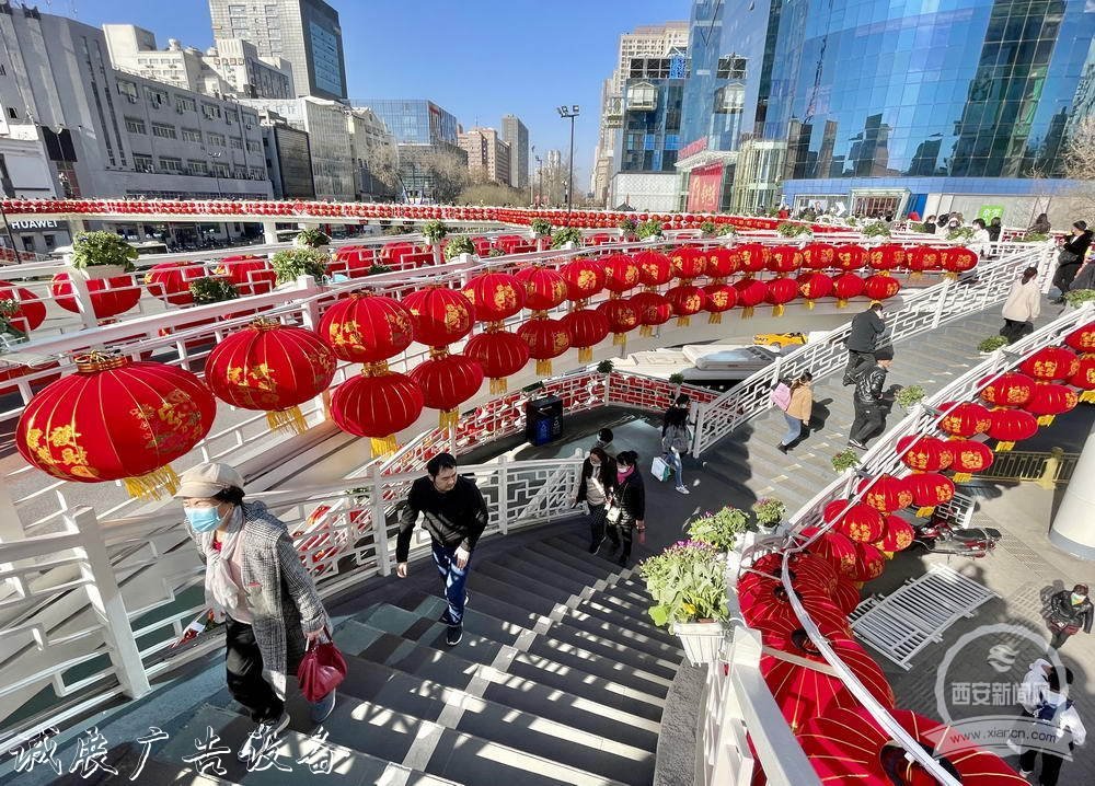 小寨十字換新顏廣告燈箱多少錢(qián)一個(gè) 智能路牌助通行