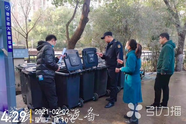 園區(qū)加大執(zhí)法檢查力度黨建宣傳欄，推進重點場所垃圾分類